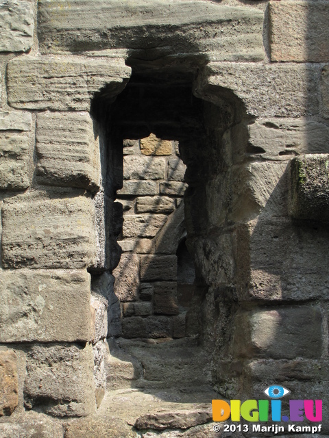 SX28914 Shadows Caernarfon Castle